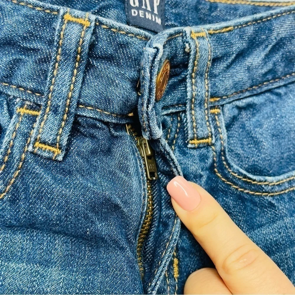 GAP Denim Distressed Girlfriend Jeans in 5 Slim with Adjustable Waist Dark Wash